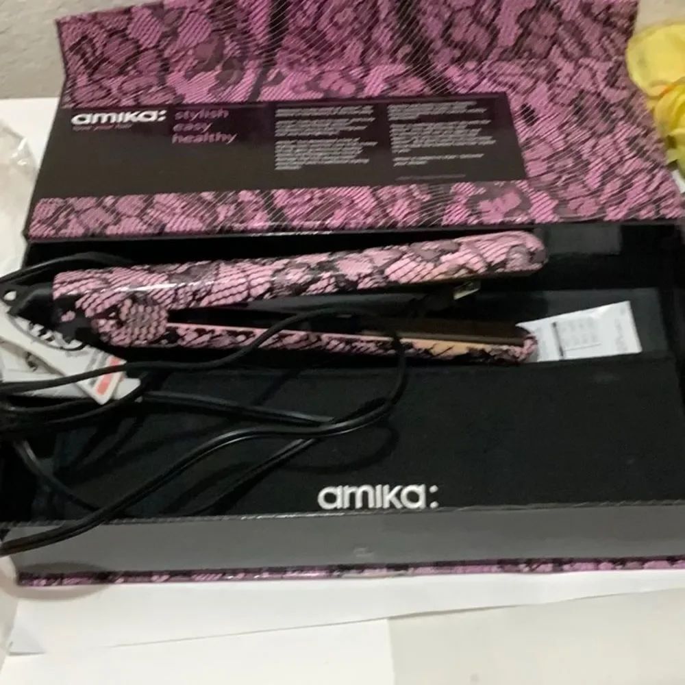 Amika Sultry lace Ceramic Styler 1.25” floating plates